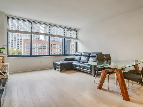 151 Bay Street image 2 of 30