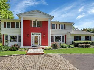 8 Croydon Ct, Dix Hills, NY 11746