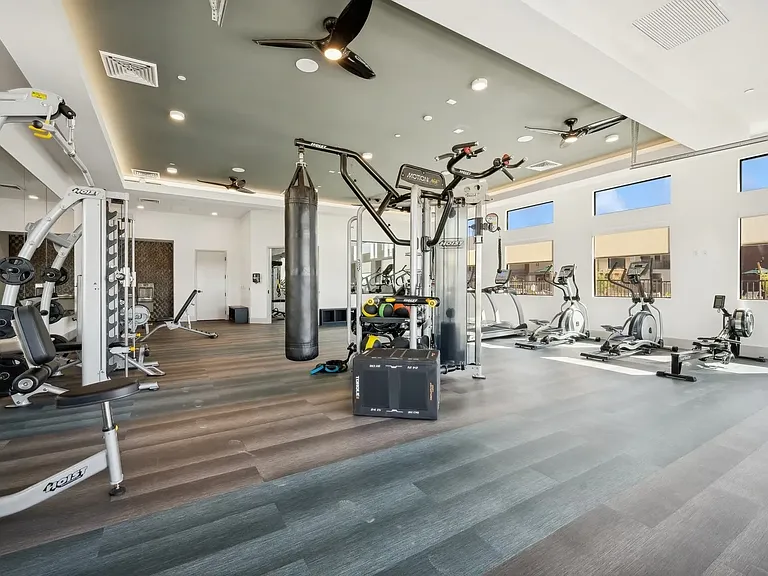 Longbow Luxury Apartments — Photo 20
