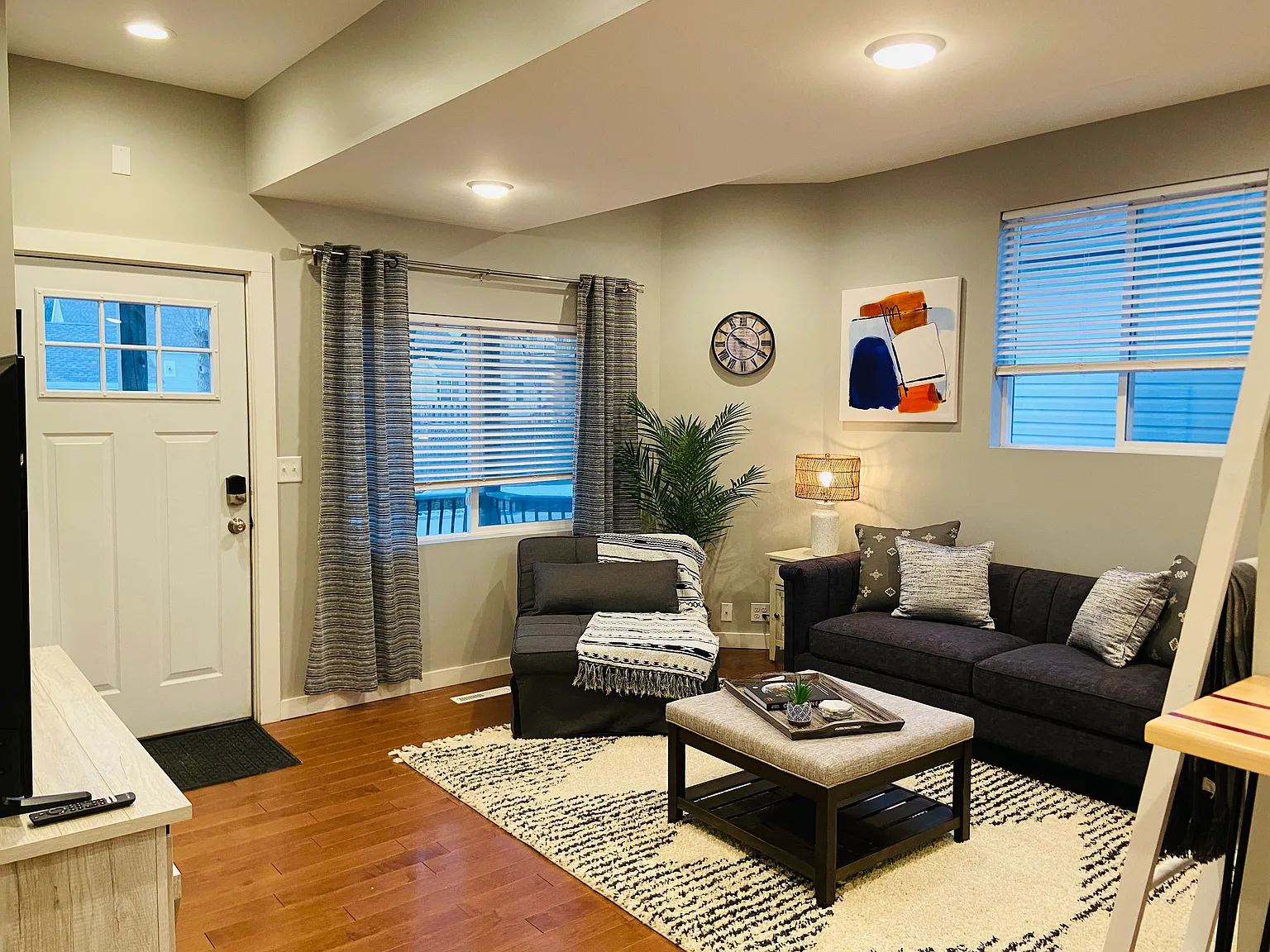 419 W Vine St — Photo 2