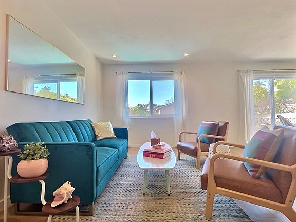 3rd image of 812 Regal Rd APT 6P
