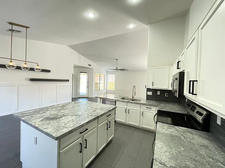 2670 E Hulet Dr — Photo 17
