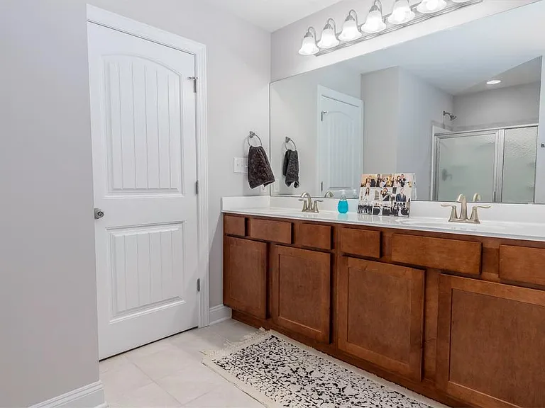 1024 Loretta Ln — Photo 11