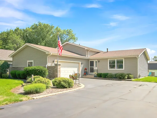 447 Gerry St, Woodstock, IL 60098