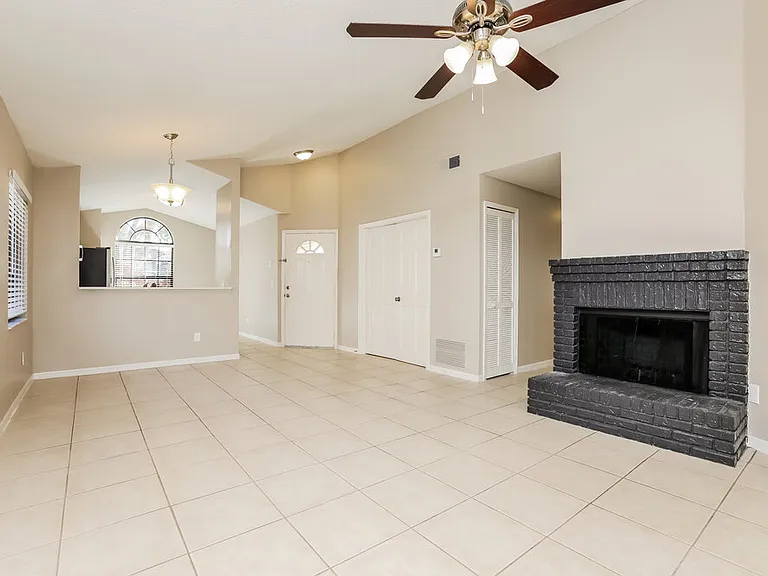 1003 Vernon Loop — Photo 4