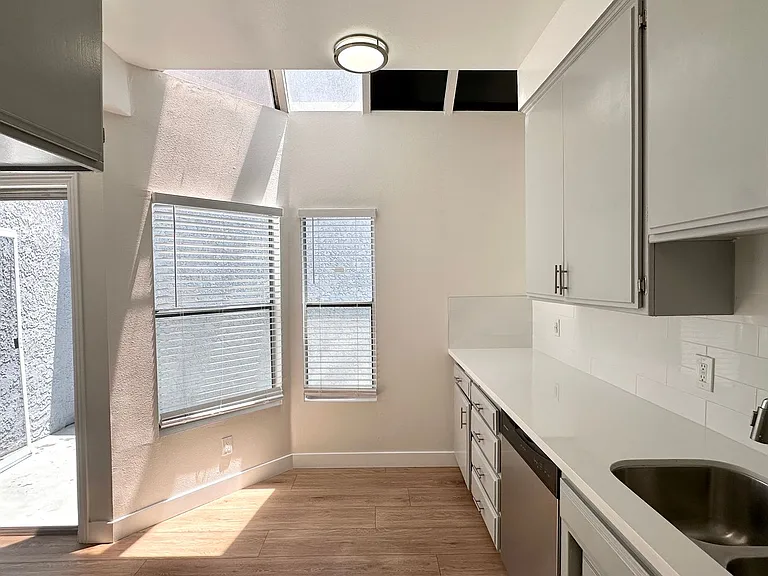 9939 Topanga Canyon Blvd — Photo 56