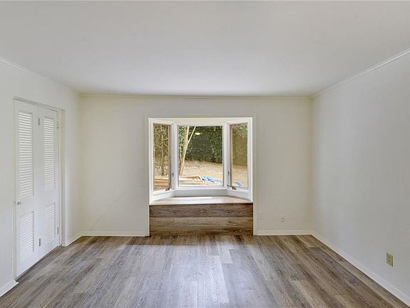 2nd image of 850 Forest View Dr #A