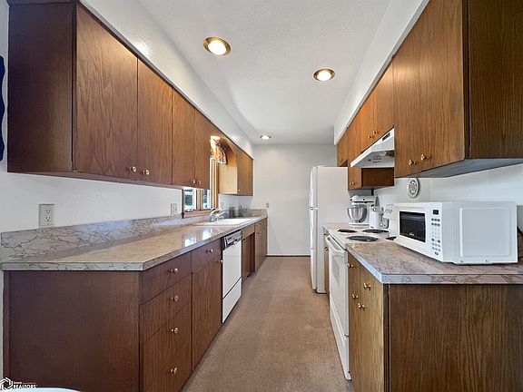 4th image of 999 Glendale Park Dr