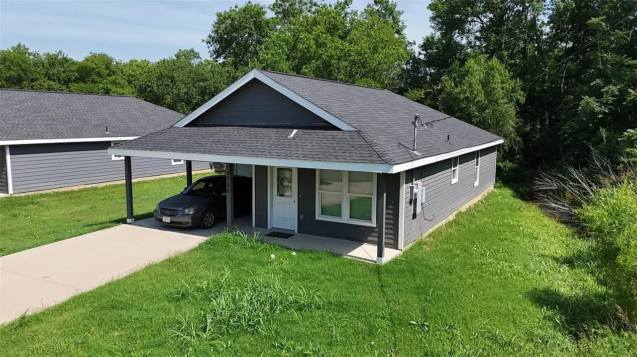 3 bed, 1248 sqft, $1,600 — Photo 3