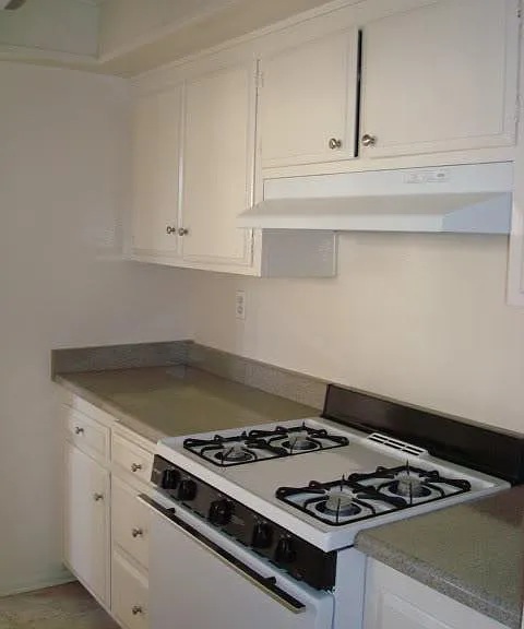 821 S Webster Ave — Photo 5