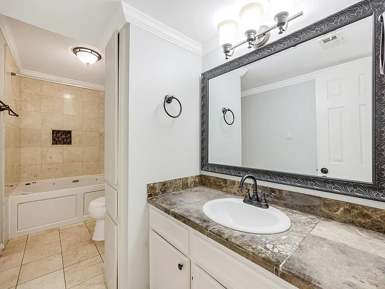 1114 Augusta Dr #1 — Photo 5
