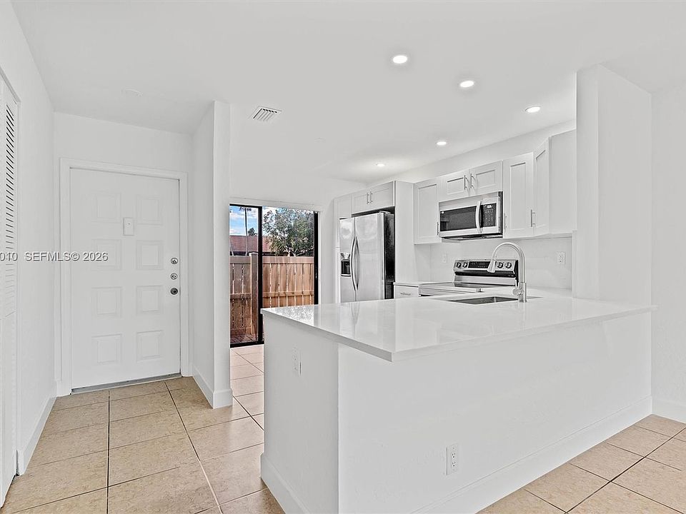 1st image of 795 Banks Rd