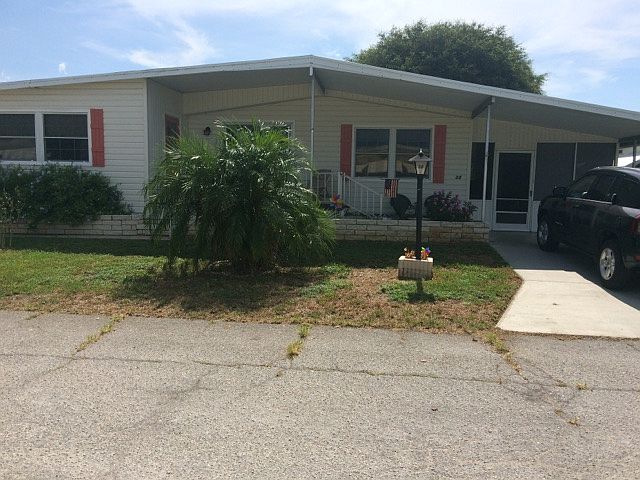 Triple wide home on dbl lot