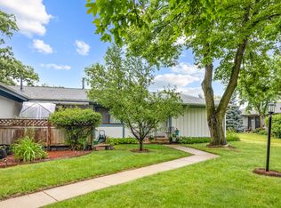 907 Royal Dr APT 3B, McHenry, IL 60050