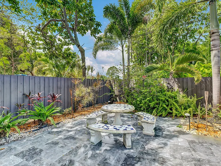 2633 NE 3rd Ave — Photo 34