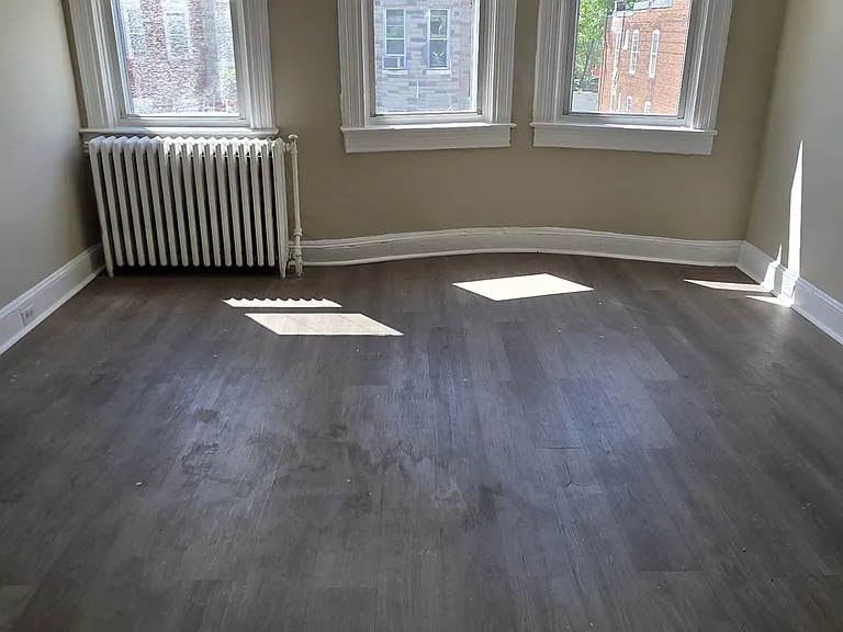 237 N Monroe St — Photo 4