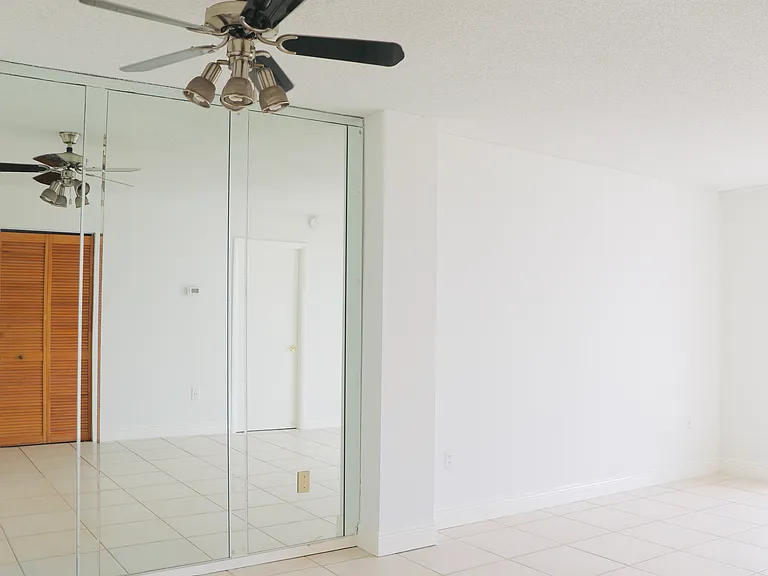 6900 Bay Dr #4A — Photo 3