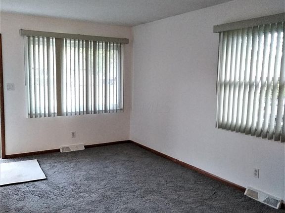 5th image of 1071 Carrousel Dr E