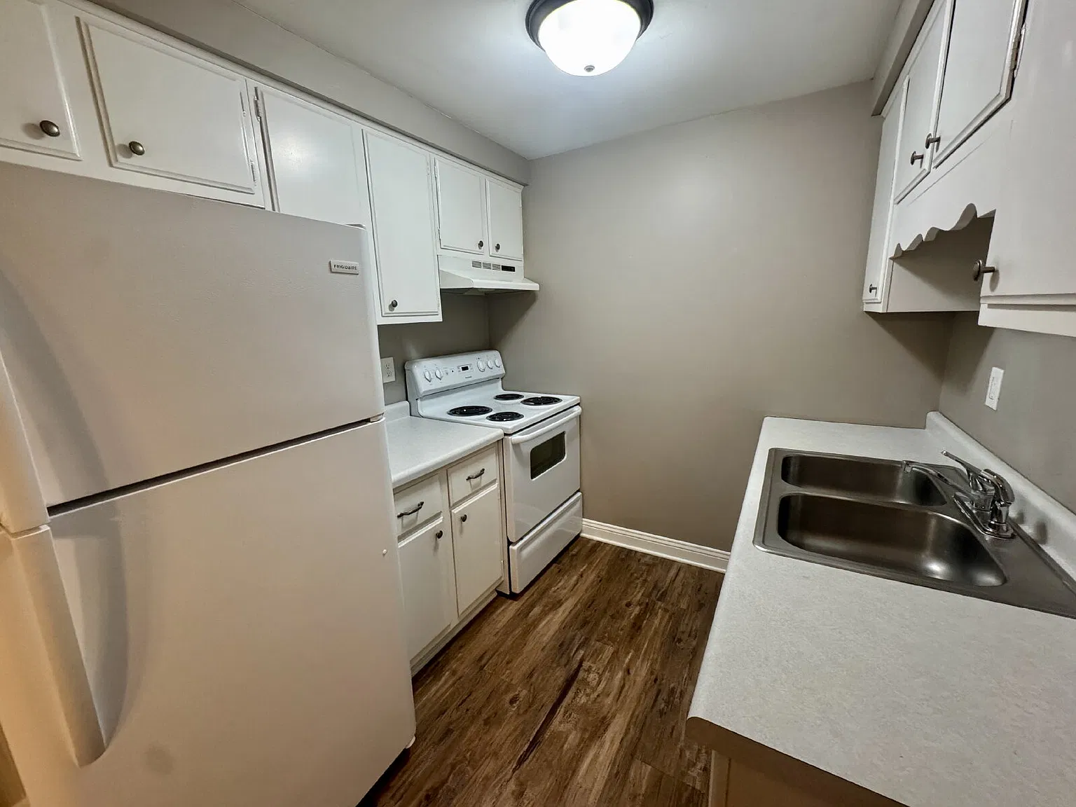 2 bed, 1.0 bath, $950 — Photo 4