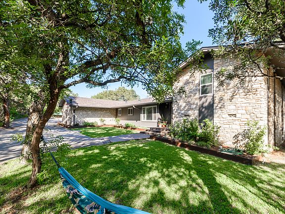 5th image of 948 Encino Dr