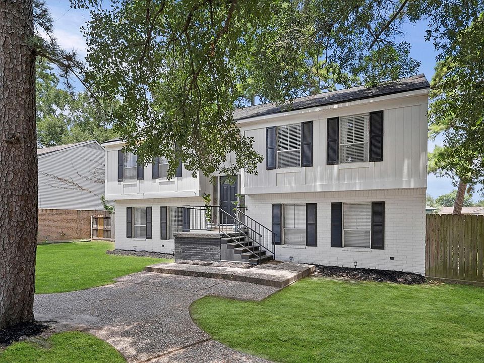 1st image of 2715 Wood River Dr