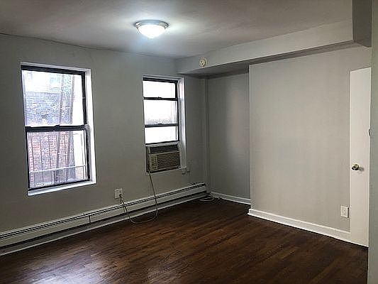 3rd image of 113 Lexington Ave #1