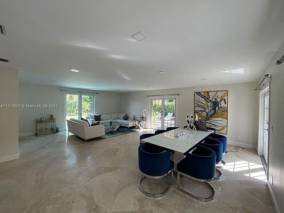 5th image of 140 N Hibiscus Dr
