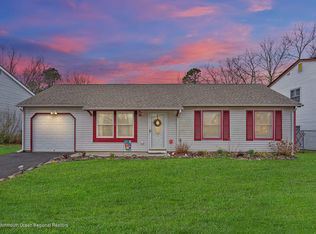 47 Bowline St, Barnegat, NJ 08005