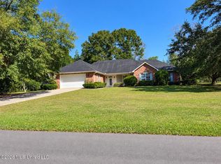 82 N Hill Dr W, Carriere, MS 39426
