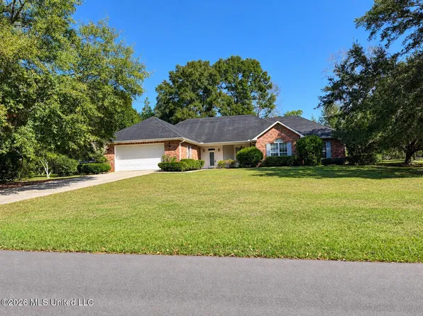 82 N Hill Dr W, Carriere, MS 39426
