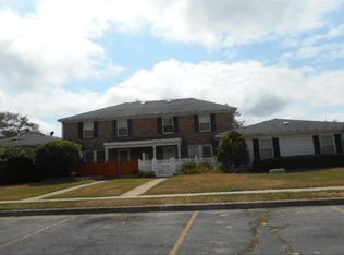 2 Pioneer Ct, Ridge, NY 11961