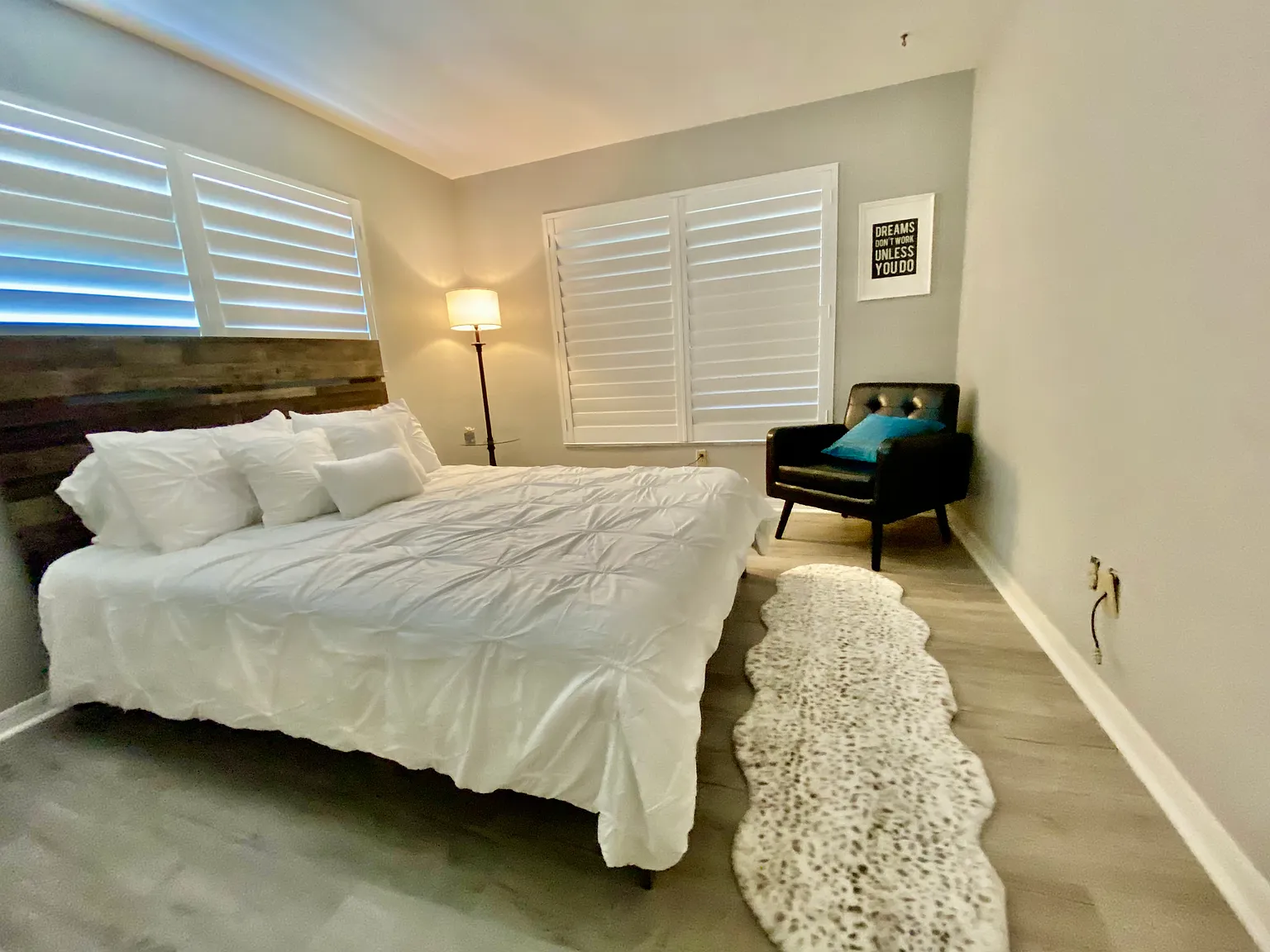 2 bed, 1006 sqft, $2,584 — Photo 2