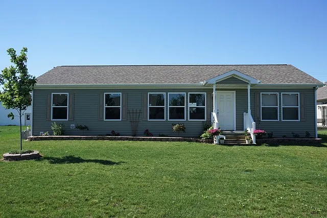 104 E Plumb St photo 1