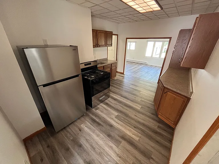 2408 W High St — Photo 9