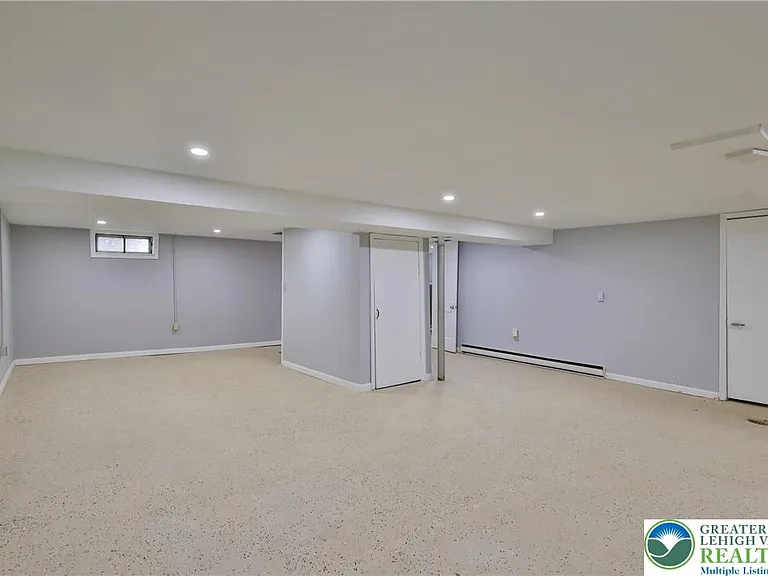 336 E Market St — Photo 18