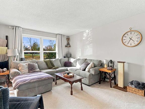 4th image of 256 W Silverview Way NW