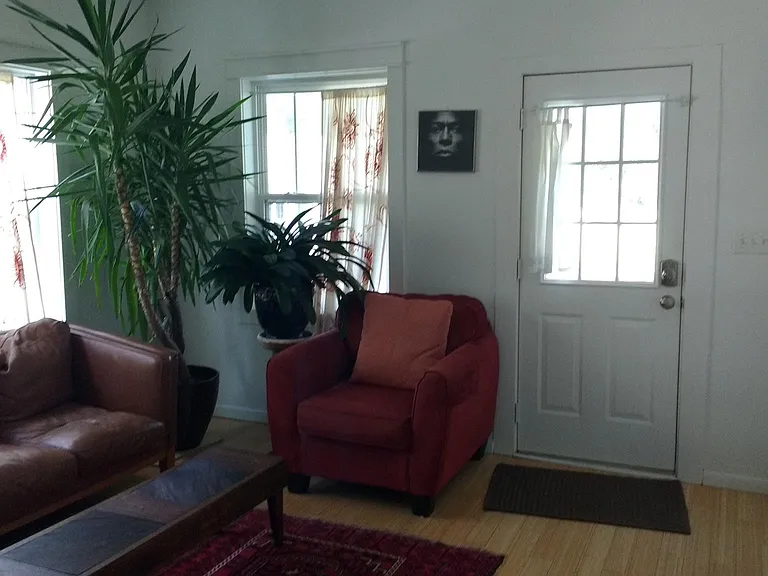 814 W Howe St — Photo 3