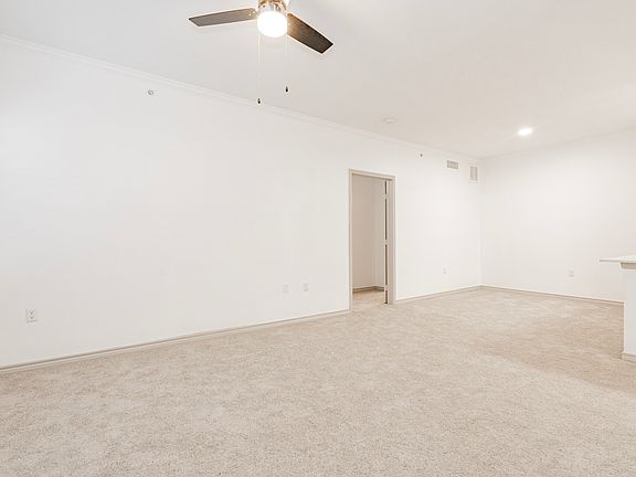 4th image of 608 Rowlett Rd #226