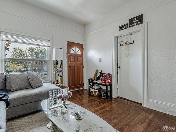 3rd image of 218-220 Monterey Blvd