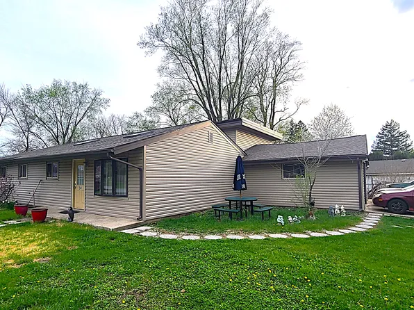 241 Fairwood Dr, Bolingbrook, IL 60440