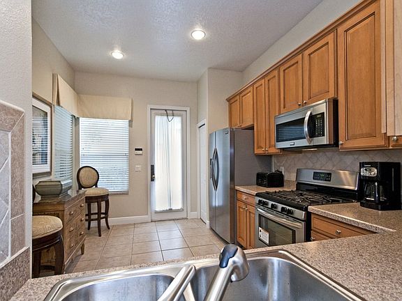3rd image of 1224 Molona St