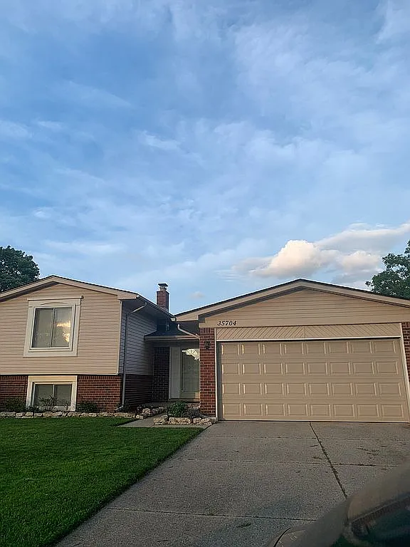 35704 Saxony Dr photo 1
