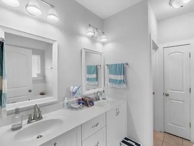 422 Lybrand St — Photo 10