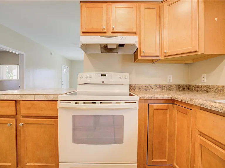 1421 N. Louis Ave — Photo 11