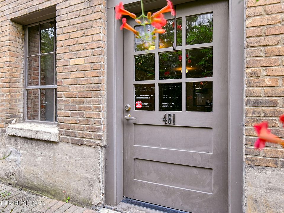 1st image of 461 Walnut St #B04