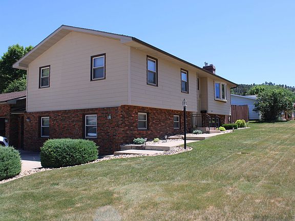 3rd image of 2624 Raymond Dr