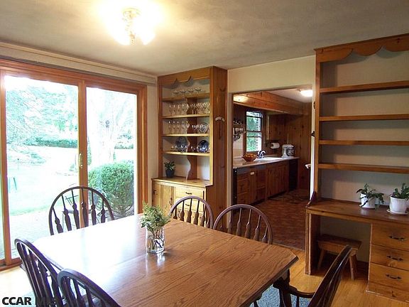 Built-ins in dining room