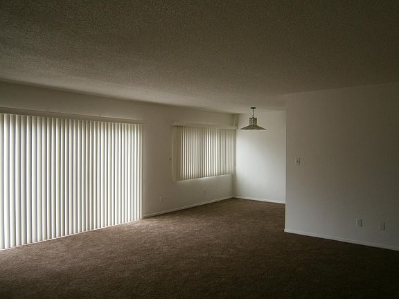 LIVING ROOM & DINING AREA