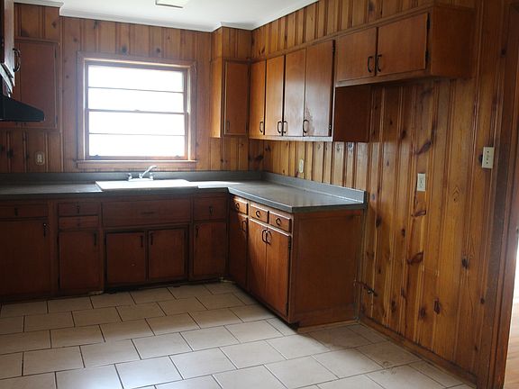 4th image of 1800 Gillionville Rd