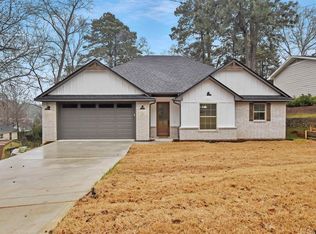 1012 S Azalea Dr, Tyler, TX 75701